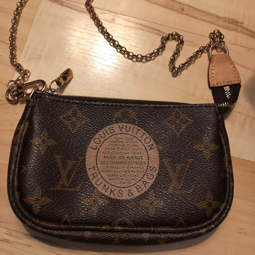 Louis Vuitton mini pochette